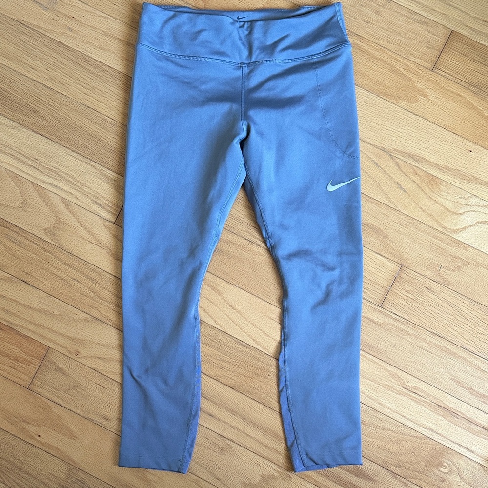 Nike Women's Run Fast Grey Cropped Legging (BV0038-056)